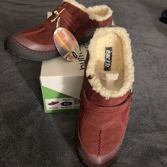 EARTH Indulge Suede Fleeced Lined Clog/Mule. Size 9 Merlot - Picture 13 of 15